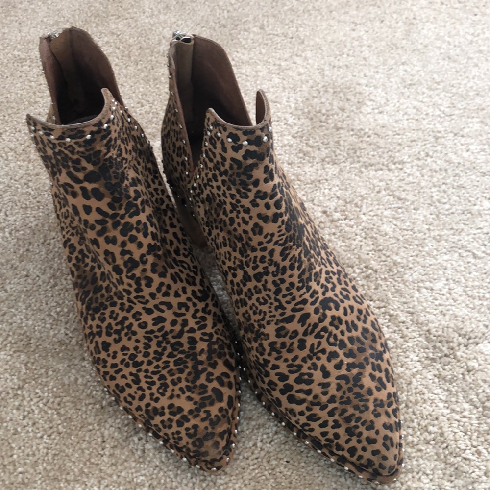 Dolce Vita Leopard Print Booties - Picture 12 of 14